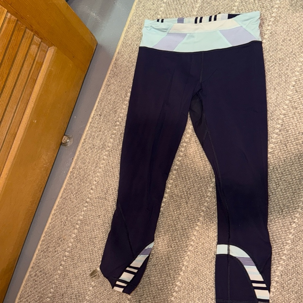 Lululemon size 4 3/4 length tight